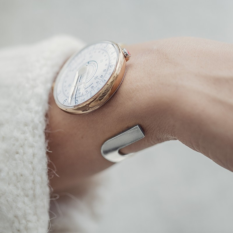 montre bracelet rigide femme