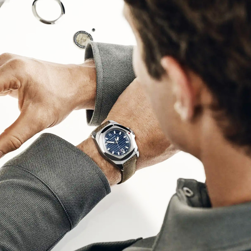 Montre I.N.O.X. Automatic Steel 242018.1 - Victorinox