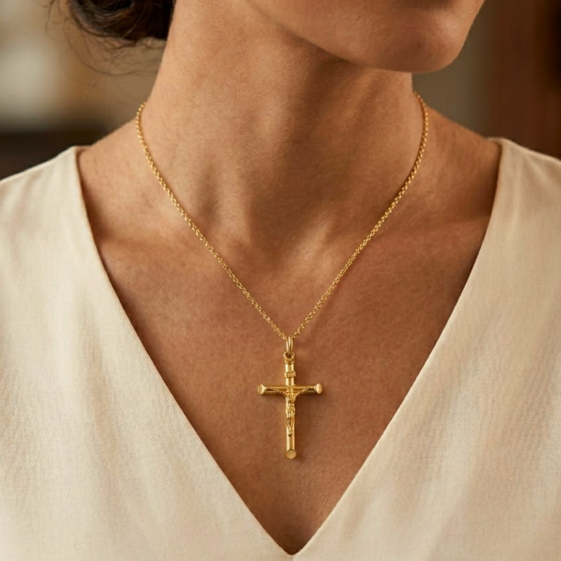 Croix Christ en Or Jaune 750, Dimension 21 x 40 mm - Emanessence