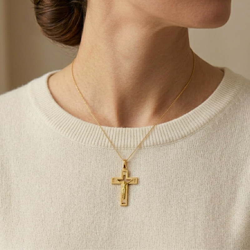 Croix Ajourée Christ en Or Jaune 750, Dimension 28 x 17 mm - Lumiosa