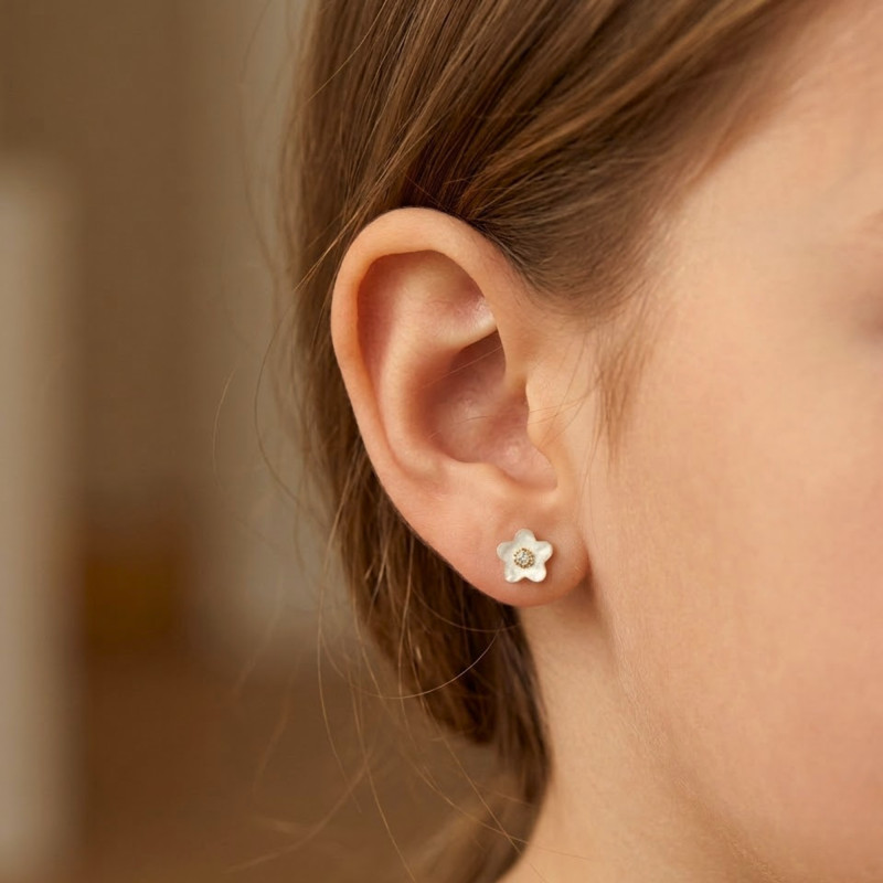 Boucles d'Oreilles Marguerite Nacrée en Or Jaune 375 & Oxyde de Zirconium - Bambins
