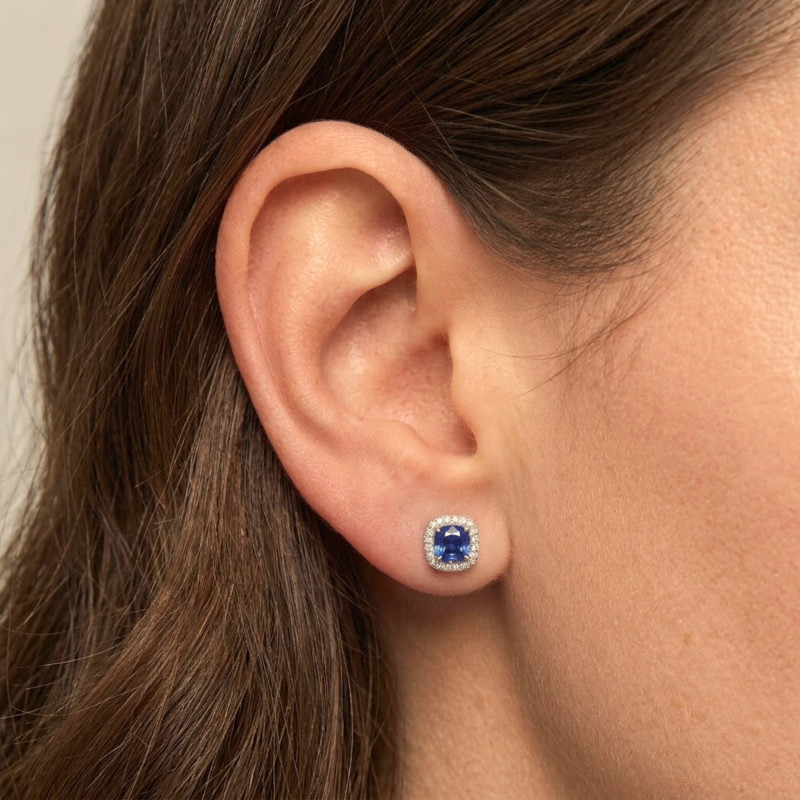 Boucles d'Oreilles Coussin Saphir de Synthèse & Diamants de Synthèse 0,30 ct en Or Blanc 750 - Aurora